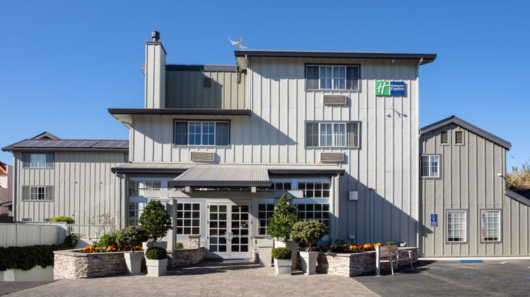 Holiday Inn Express Exterior