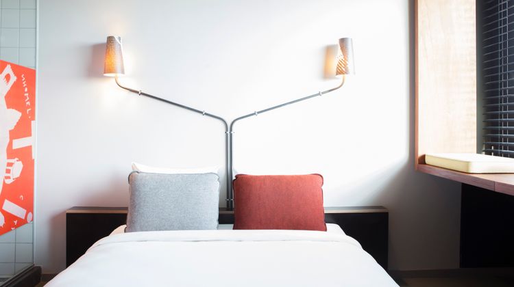 Volkshotel Room