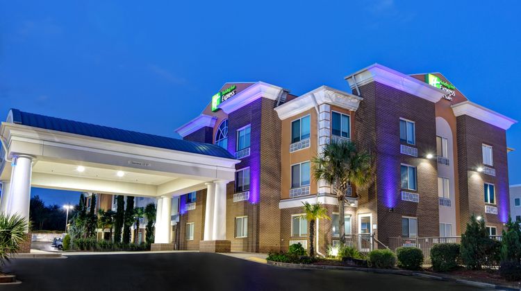 Holiday Inn Express & Suites Anderson Exterior
