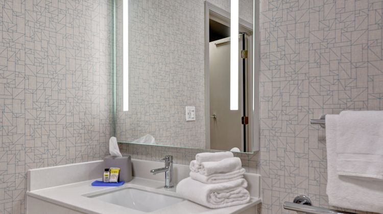 Holiday Inn Express & Suites Anderson Room