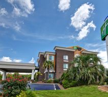 Holiday Inn Express & Suites Anderson Exterior