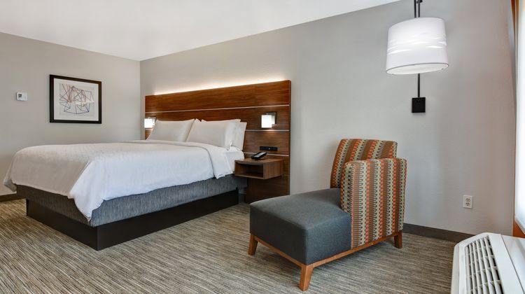 Holiday Inn Express & Suites Anderson Room