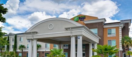 Holiday Inn Express & Suites Anderson Exterior