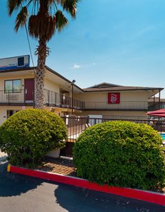 Red Roof Inn San Antonio E - Frost Bank