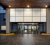 Holiday Inn Express Hotel & Suites Exterior