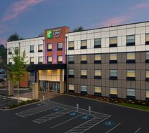 Holiday Inn Express Hotel & Suites Exterior