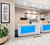 Holiday Inn Express Hotel & Suites Lobby