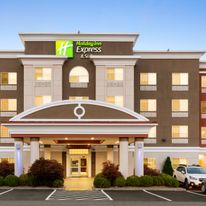 Holiday Inn Express Hotel & Suites