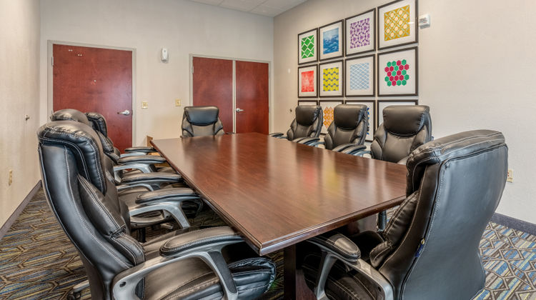 Holiday Inn Express Hotel & Suites Meeting