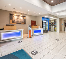Holiday Inn Express Hotel & Suites Lobby