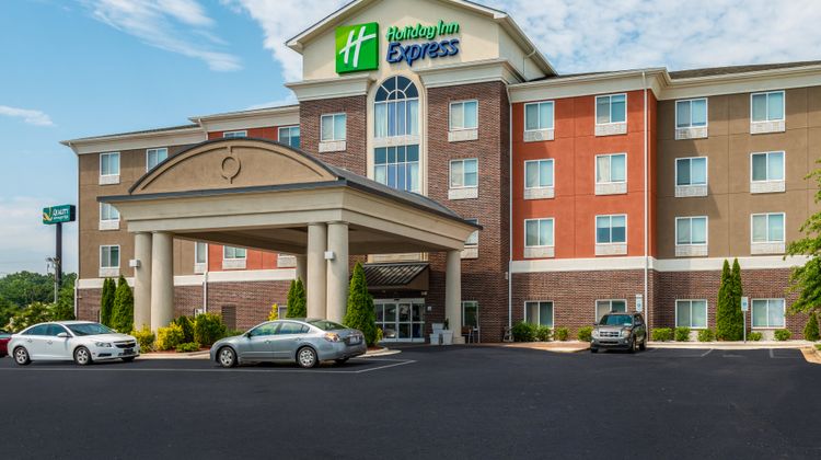 Holiday Inn Express Hotel & Suites Exterior