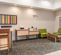 Holiday Inn Express Hotel & Suites Lobby
