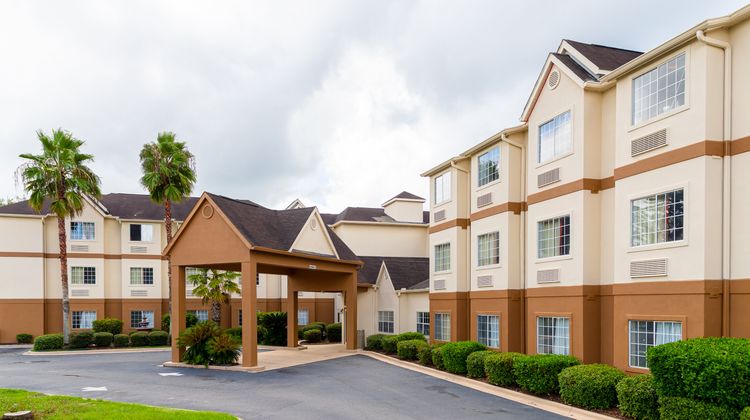 Red Roof PLUS+ & Suites Savannah I-95 Exterior