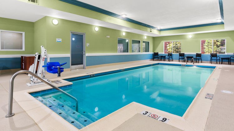 Holiday Inn Express Hotel & Suites Pool