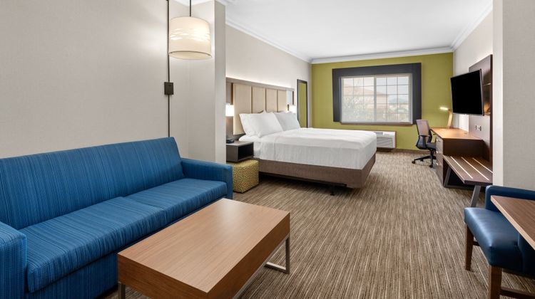Holiday Inn Express Hotel & Suites Suite
