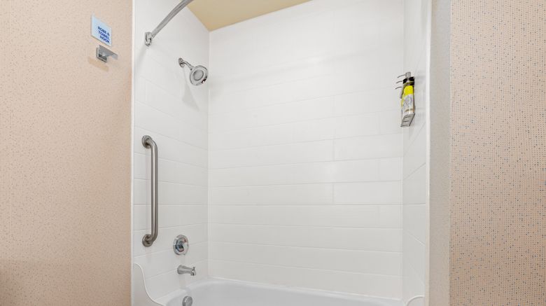 <b>Holiday Inn Express Hotel & Suites Room</b>. Images powered by <a href="https://www.leonardoworldwide.com/" title="Leonardo Worldwide" target="_blank">Leonardo</a>.