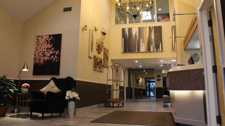 Slumber Inn Lobby