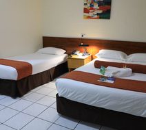 Huon Gulf Hotel & Apartments Room