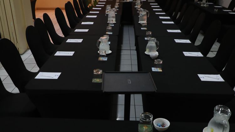 Huon Gulf Hotel & Apartments Meeting