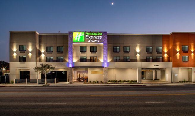 Holiday Inn Express & Suites Chatsworth Exterior