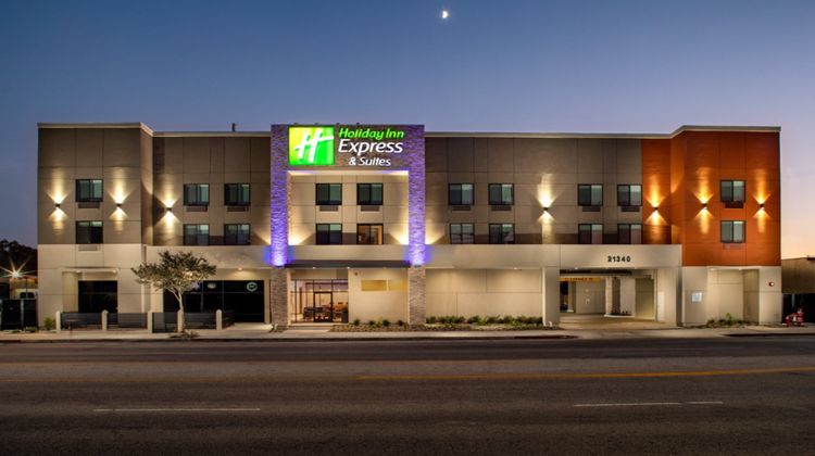 Holiday Inn Express & Suites Chatsworth Exterior