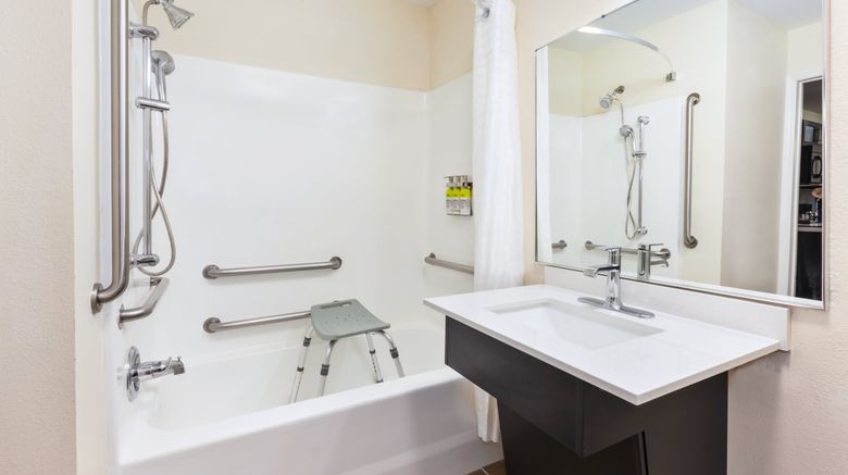<b>Candlewood Suites Room</b>. Images powered by <a href="https://www.leonardoworldwide.com/" title="Leonardo Worldwide" target="_blank">Leonardo</a>.