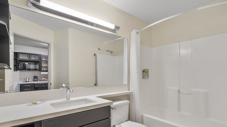 <b>Candlewood Suites Room</b>. Images powered by <a href="https://www.leonardoworldwide.com/" title="Leonardo Worldwide" target="_blank">Leonardo</a>.