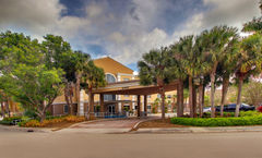 Holiday Inn Express Hotel & Suites