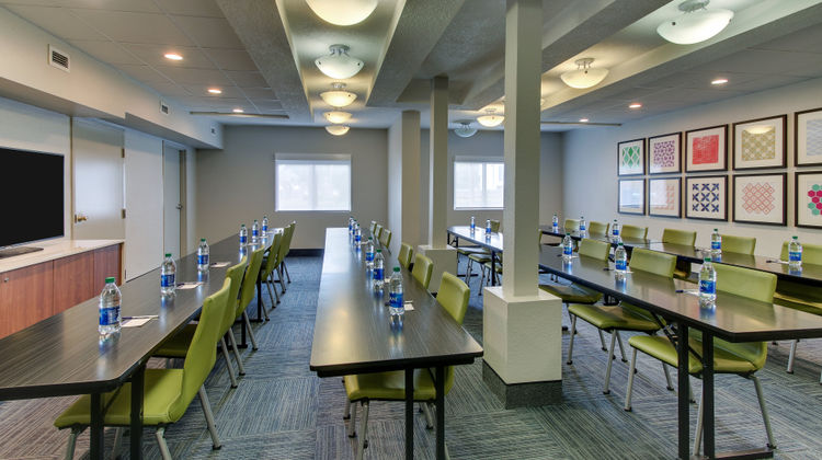 Holiday Inn Express Hotel & Suites Meeting