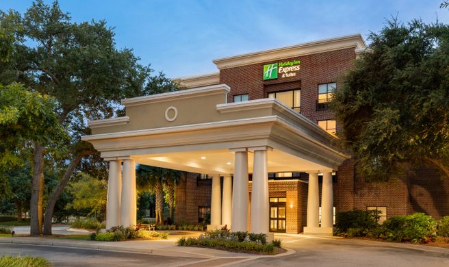 Holiday Inn Express & Stes Mt Pleasant Exterior