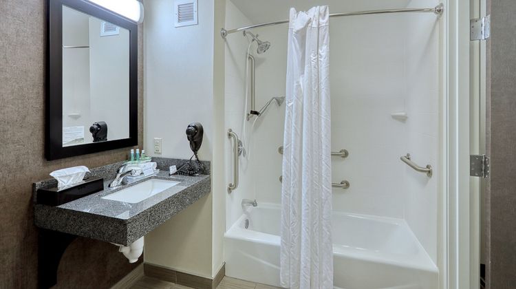 Holiday Inn Exp Stes Batavia Darien Lake Room