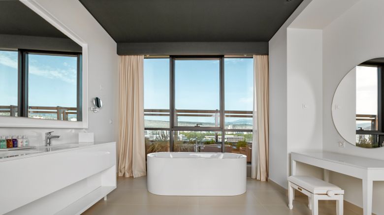 <b>Crowne Plaza Podgorica Room</b>. Images powered by <a href="https://www.leonardoworldwide.com/" title="Leonardo Worldwide" target="_blank">Leonardo</a>.