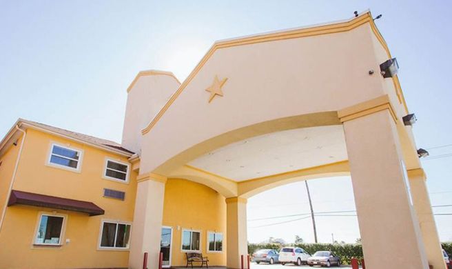 Scottish Inns & Suites Exterior