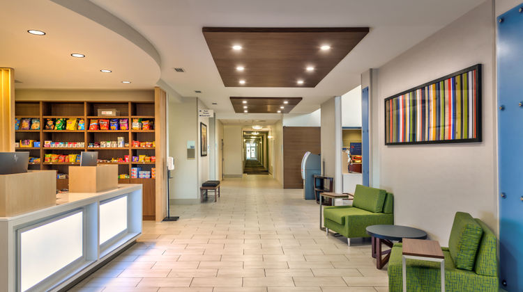 Holiday Inn Express Hotel & Suites Lobby