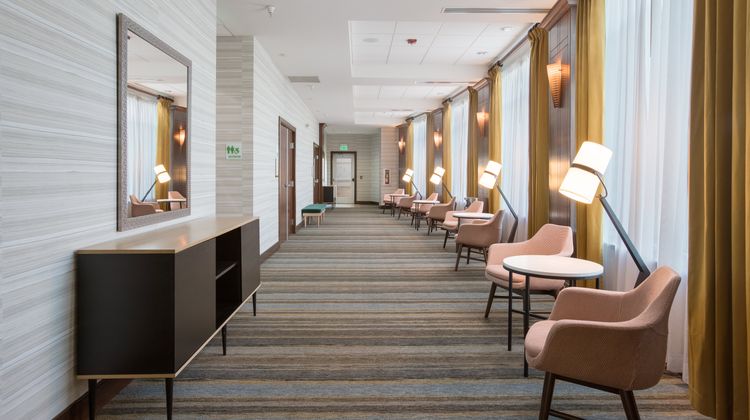 Holiday Inn Jackson Northwest Lobby