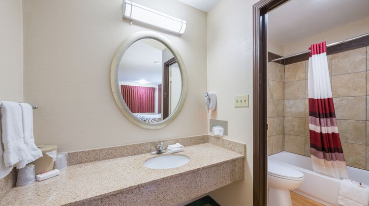 Red Roof Inn Columbus Grove City Room