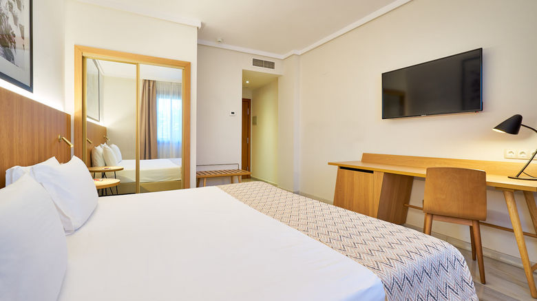 <b>Exe Ciudad de Cordoba Room</b>. Images powered by <a href="https://www.leonardoworldwide.com/" title="Leonardo Worldwide" target="_blank">Leonardo</a>.