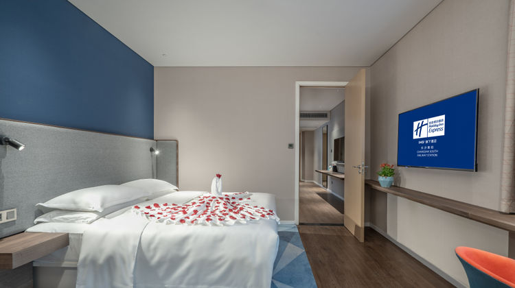 Holiday Inn Exp South Railway Station Suite
