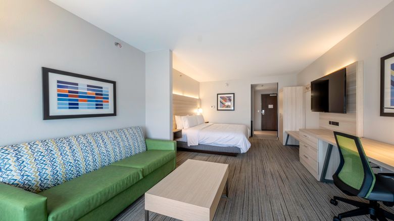<b>Holiday Inn Express & Suites Staunton Suite</b>. Images powered by <a href="https://www.leonardoworldwide.com/" title="Leonardo Worldwide" target="_blank">Leonardo</a>.