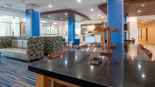 Holiday Inn Express & Suites Staunton