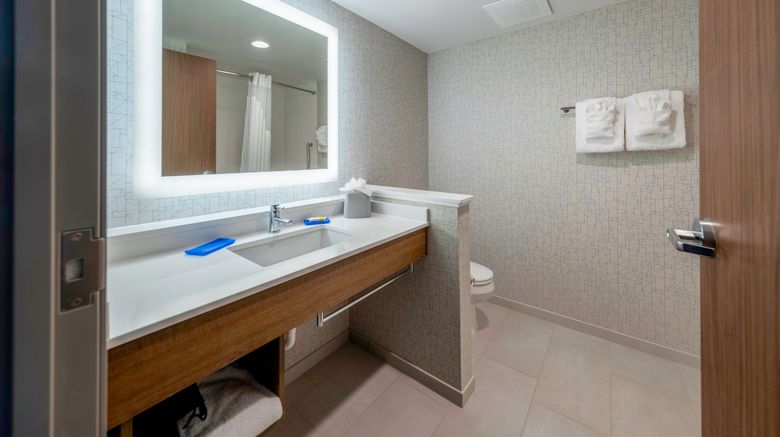 <b>Holiday Inn Express & Suites Staunton Room</b>. Images powered by <a href="https://www.leonardoworldwide.com/" title="Leonardo Worldwide" target="_blank">Leonardo</a>.