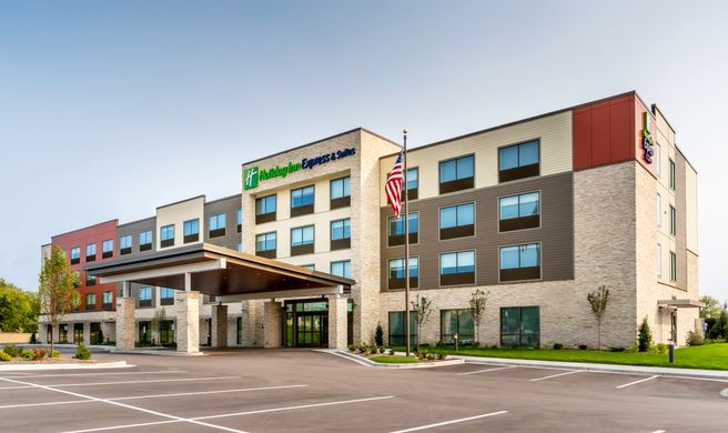 Holiday Inn Express & Suites West Allis Exterior