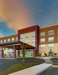 Holiday Inn Express & Suites Civic Ctr