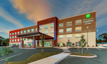 Holiday Inn Express & Suites Civic Ctr