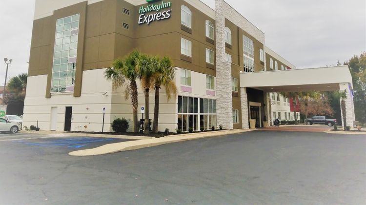 Holiday Inn Express Columbia NE Exterior