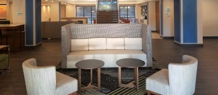 Holiday Inn Express Columbia NE Lobby