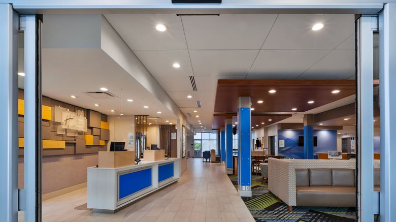 <b>Holiday Inn Express & Stes Airport South Lobby</b>. Images powered by <a href="https://www.leonardoworldwide.com/" title="Leonardo Worldwide" target="_blank">Leonardo</a>.