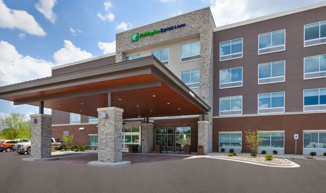 Holiday Inn Express & Stes Airport South Exterior