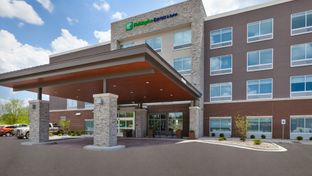 Holiday Inn Express & Stes Airport South