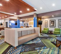 Holiday Inn Express & Stes Airport South Lobby